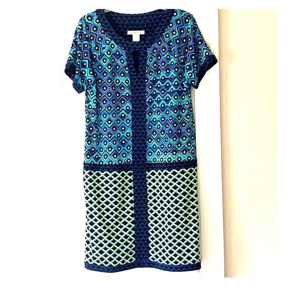 A “get a second look 👀” versatile printed dress